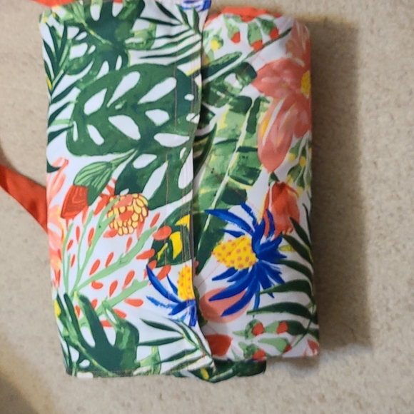 Accessories - Picture 2 of 2